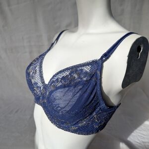 Wacoal Lace Underwire Bra in Navy